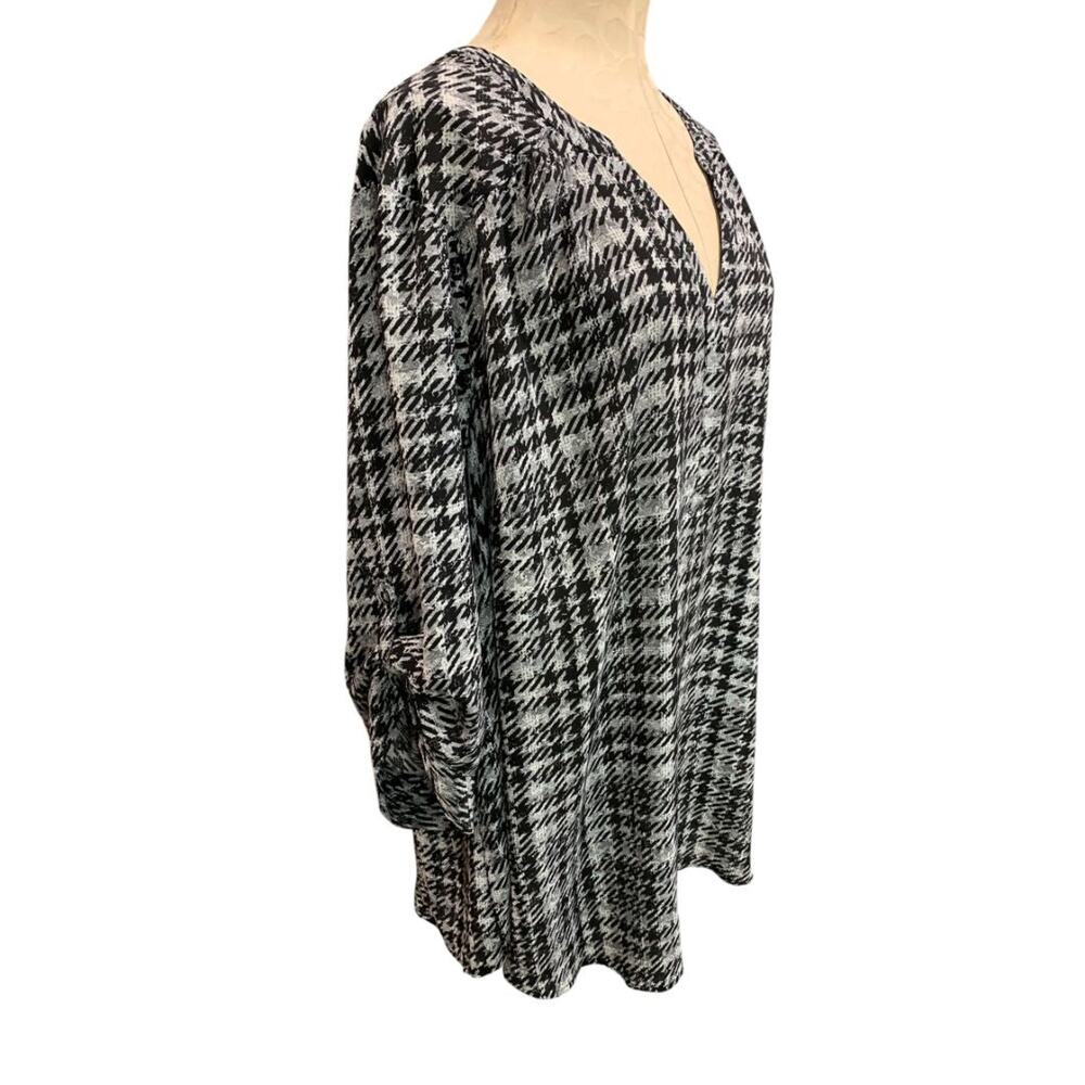 Size 5X Torrid Harper Blouse Shirt Womens Black Gray Roll Tab Sleeve - Picture 7 of 9